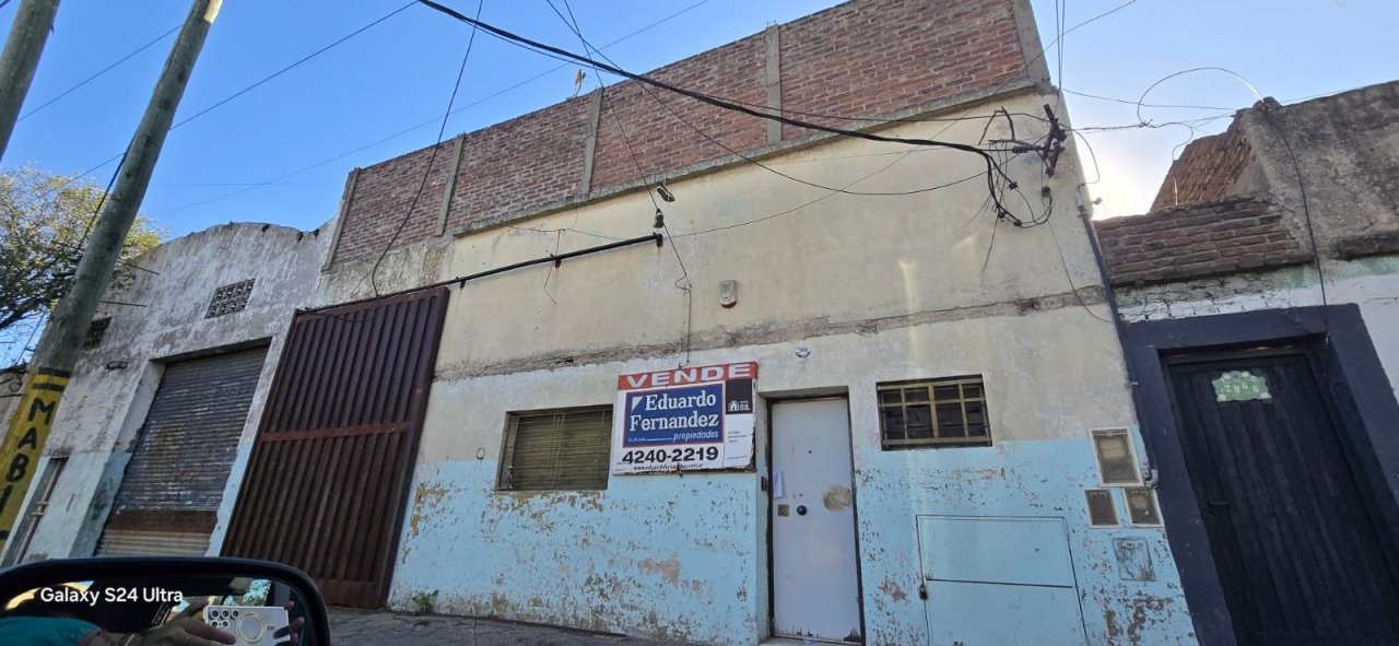 GALPON EN VENTA - 300 M2 CUBIERTOS - LANUS.