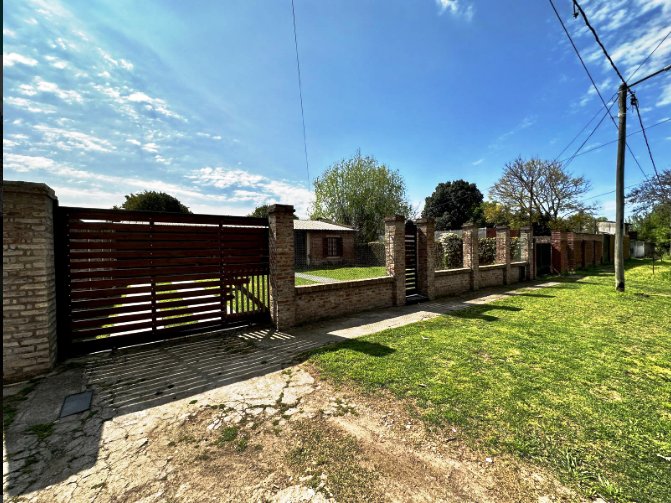 HERMOSA CASA 3 AMB IMPLANTADA S/ LOTE DE 800 M². SOMELLERA 2030 BURZACO