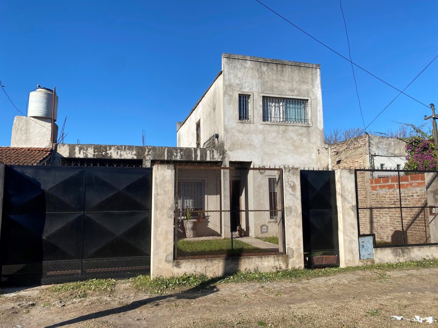 CASA DE DOS PLANTAS EN VENTA