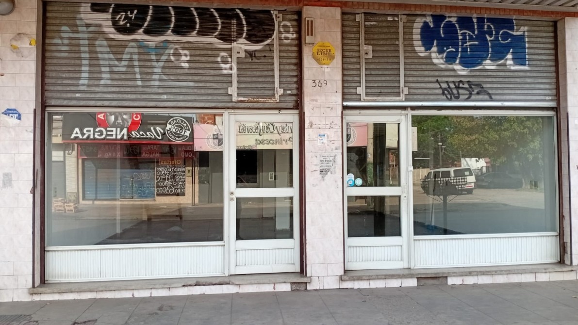 HERMOSO LOCAL DE 170 MTS EN BYNNON 3695 Y ENTR RIOS, MARMOL