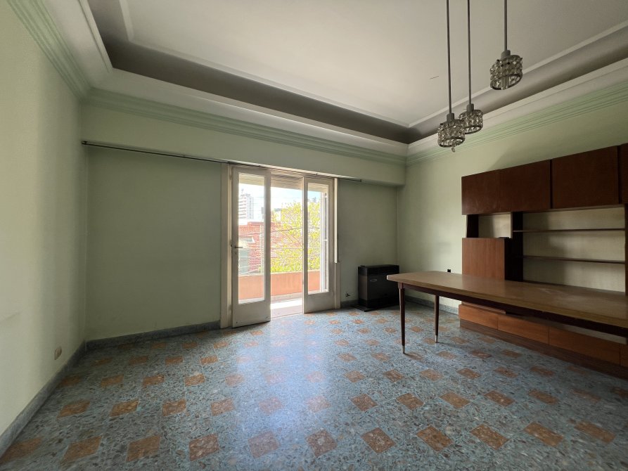 PH en Venta 4 Amb, Amplio y Hermoso, de Época, Super Cómodo, c/ Patio, Terraza y Balcón, Lanus Oeste
