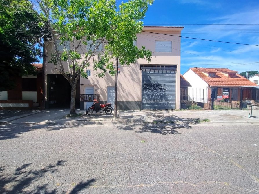 VENTA EN BLOCK GALPON + 3 DPTOS + 2 DUPLEX SANTA TERESITA