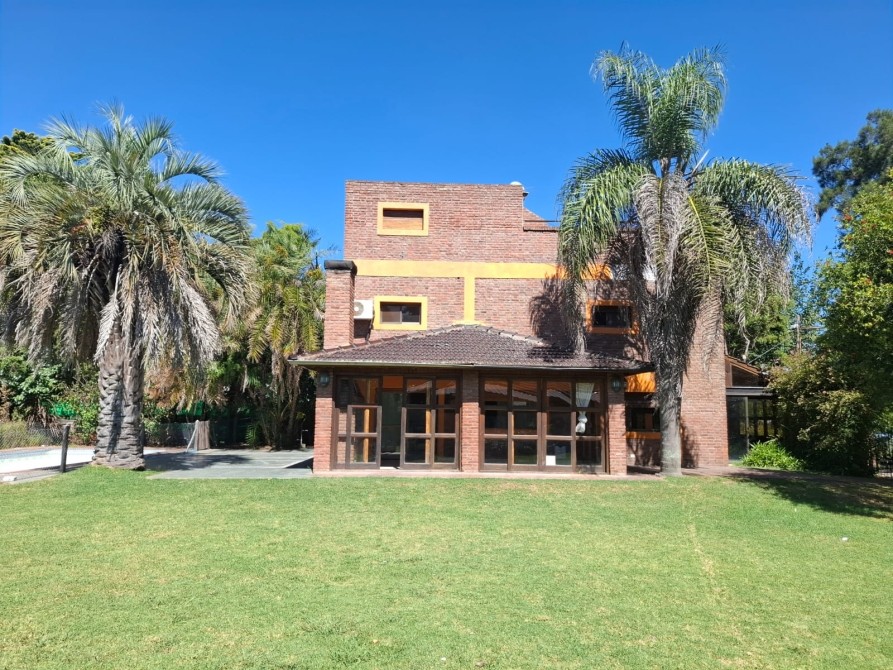 CASA EN  VENTA  DE 6 AMBIENTES EN CLUB DE CAMPO LOS ROSALES CON 1200 M2 DE PARQUE CANNING