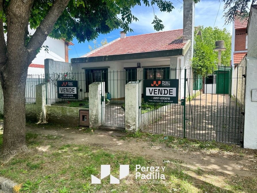 Casa 4 ambientes con amplio jardín sobre lote propio en Mar de Ajo