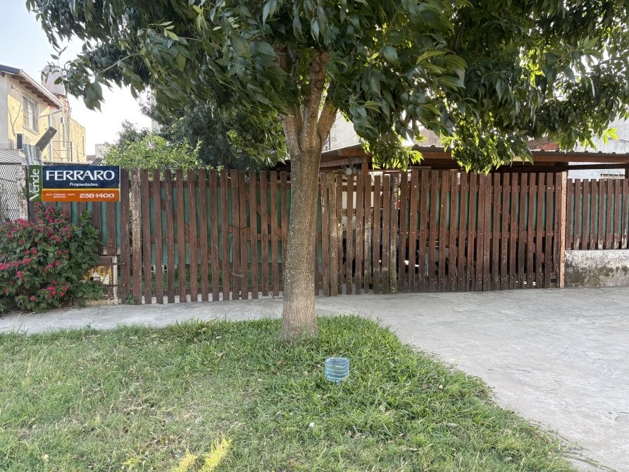 Casa con  departamento en VENTA
