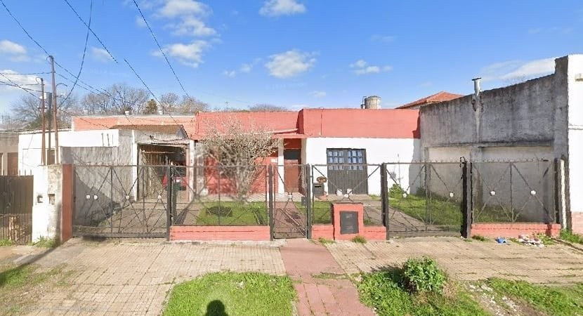 Casa en venta con departamento interno en VENTA