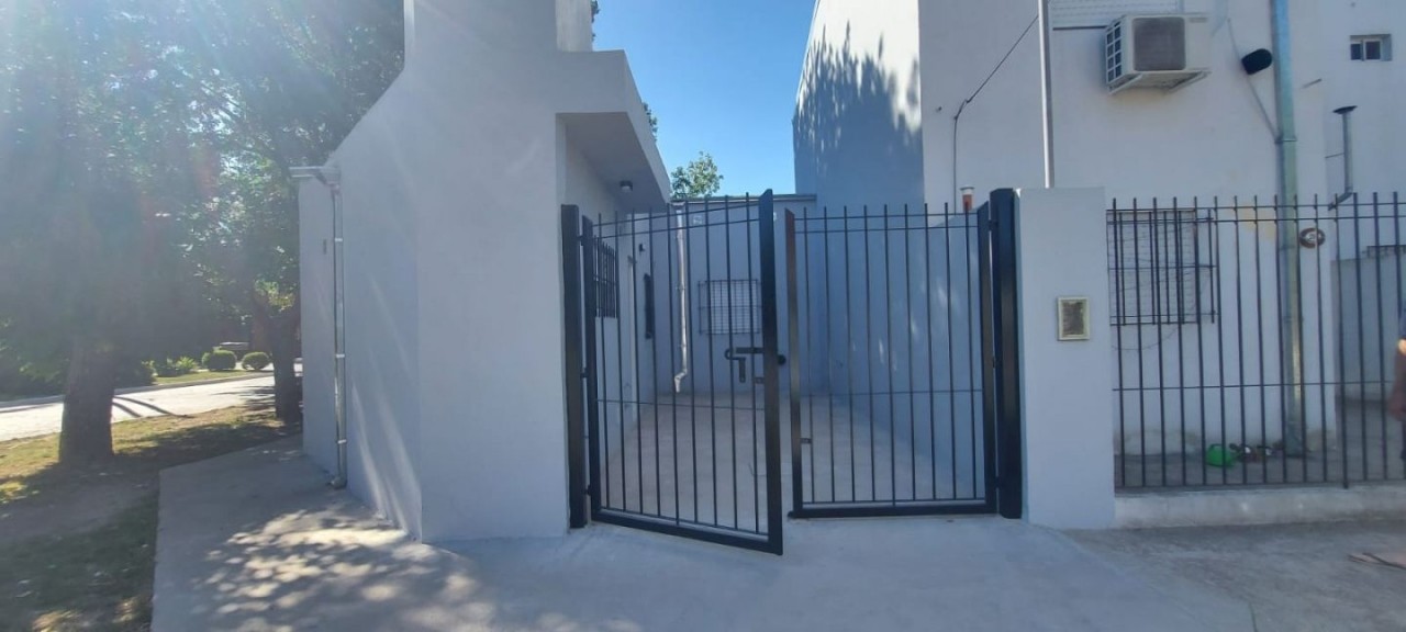 Casa en alquiler de 3 ambientes en Tristán Suárez