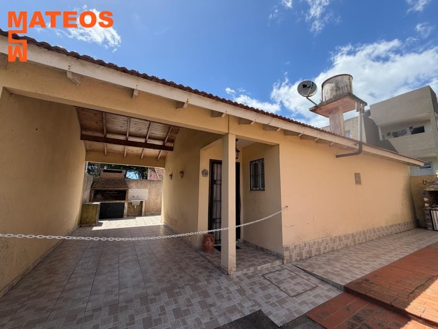 CASA EN PLANTA BAJA EXCELENTE UBICACIÓN ZONA CENTRO DE MAR DEL TUYU