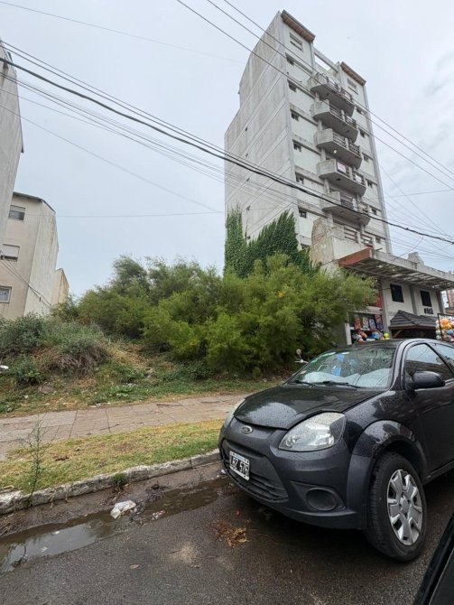 LOTE A UNA CUADRA DEL MAR