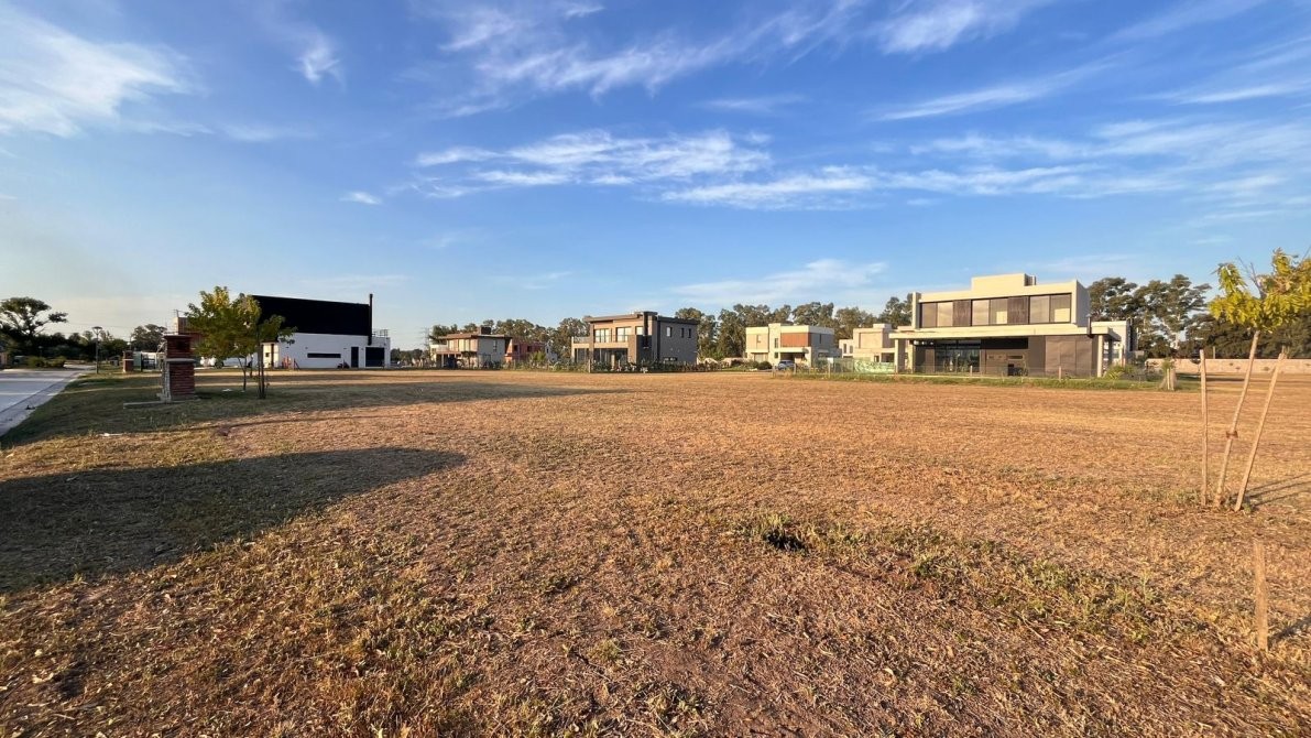 LOTE A LA VENTA SOBRE SARGENTO CABRAL - BARRIO CANNING CHICO