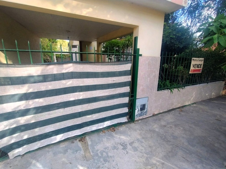 CASA SOLA EN LOTE EN VENTA