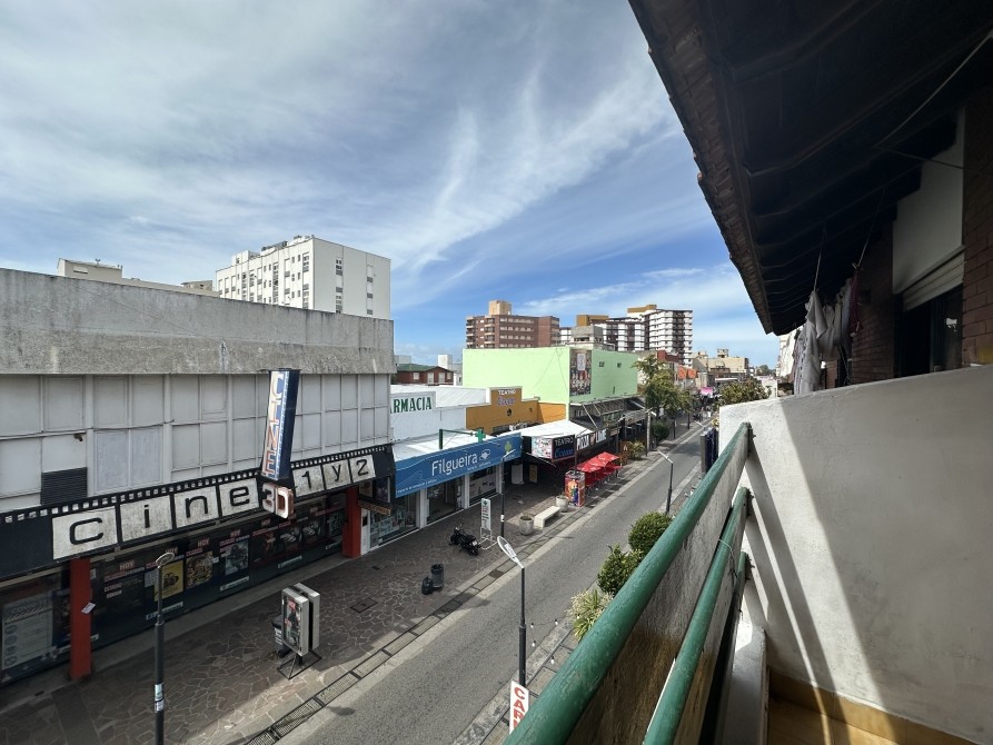 VENTA DE DEPARTAMENTO SOBRE LA PEATONAL DE MAR DE AJO!