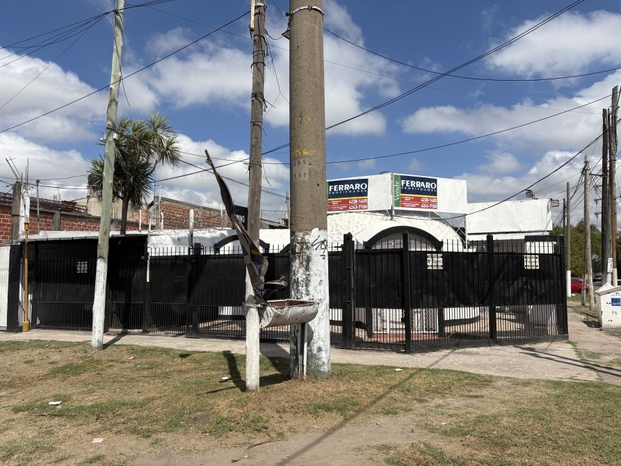 LOTE COMERCIAL EN VENTA CON MEJORAS