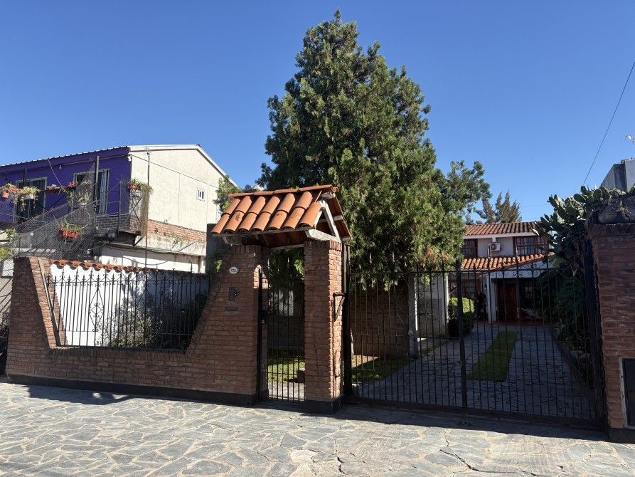 CASA DE DOS PLANTAS EN VENTA