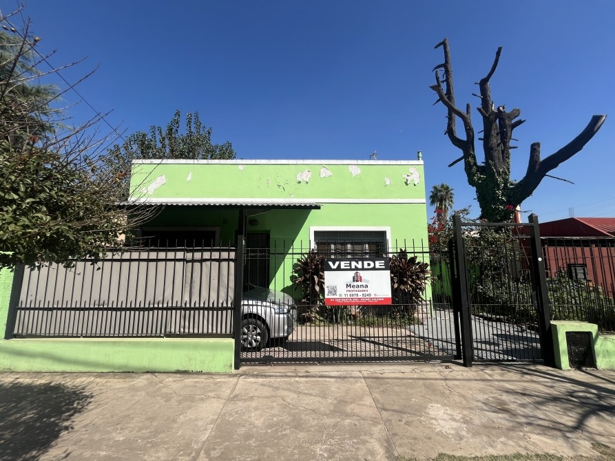 VENTA CASA EN RAFAEL CALZADA 5 AMB. CON JARDIN