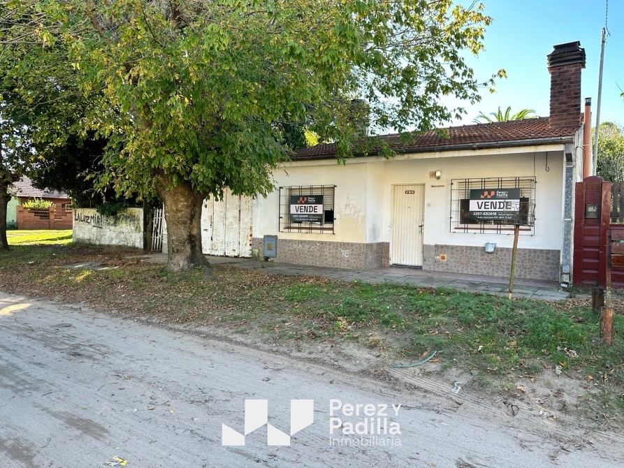 Oportunidad - Casa 3 ambientes de 105 M2 a reciclar sobre lote propio