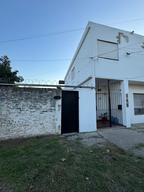 ALQUILER Dpto. 3 ambientes primer piso  en Luis Guillon SE RESERVÓ