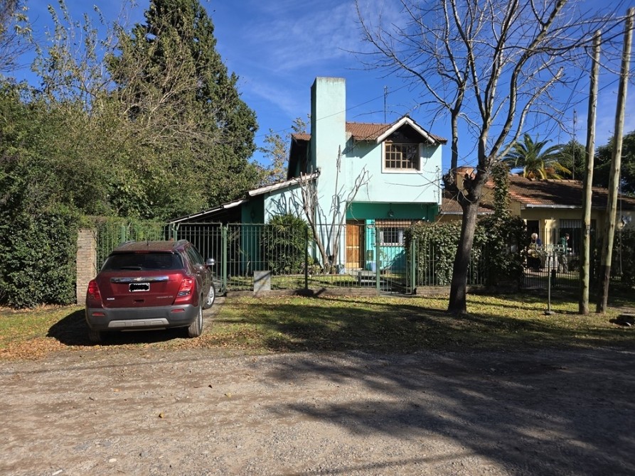 Venta casa de 4 ambientes, cocheras y parque en Barrio Corimayo ACEPTA DEPTO EN PARTE DE PAGO