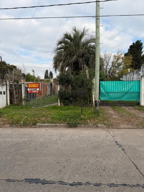 LOTE CON CONSTRUCCIÓN DE FÁCIL ACCESO