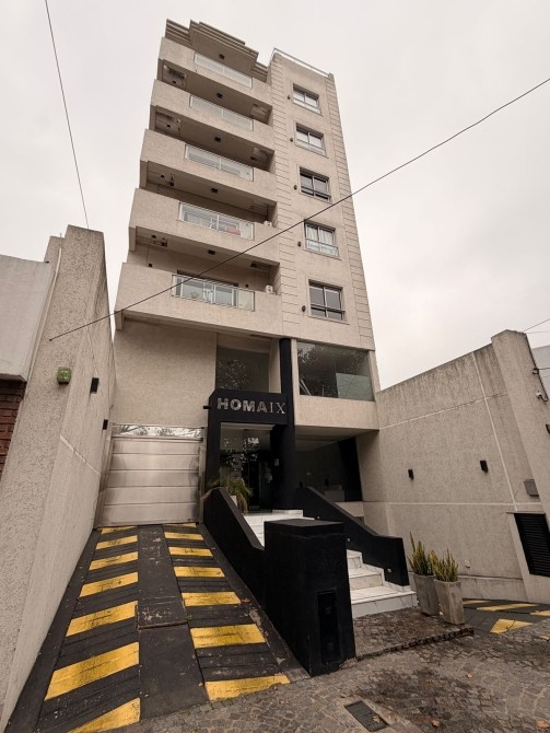 Venta, 2 Ambientes Frente, Cochera, Amplio,2 Baños. Sum/gym