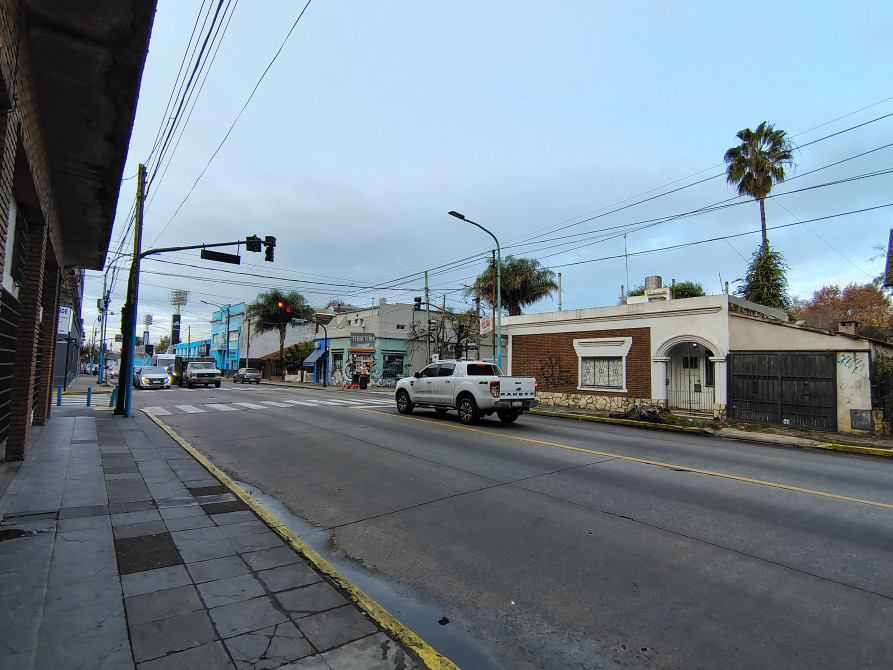 Excelente esquina comercial en alquiler