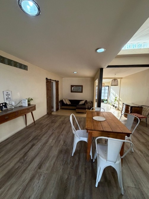 Casa de 5 ambientes reciclada, estilo industrial - Temperley Este