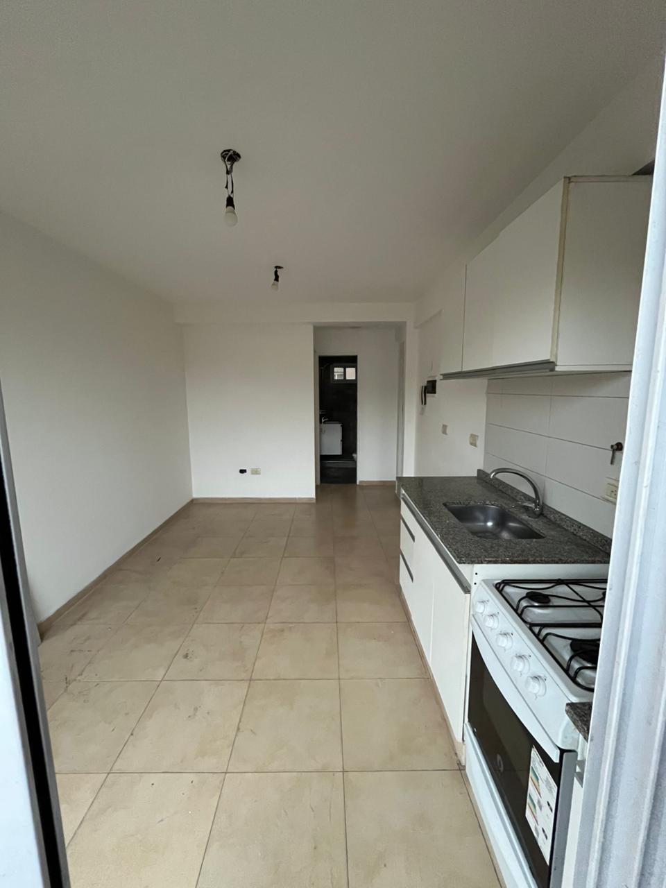 DTO. 2 ambientes céntrico, con balcón - R. de Escalada Oeste