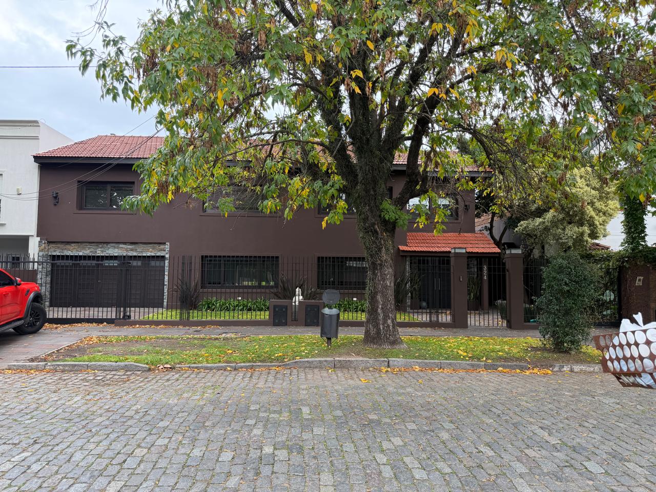 CASA EN INMEJORABLE UBICACION
