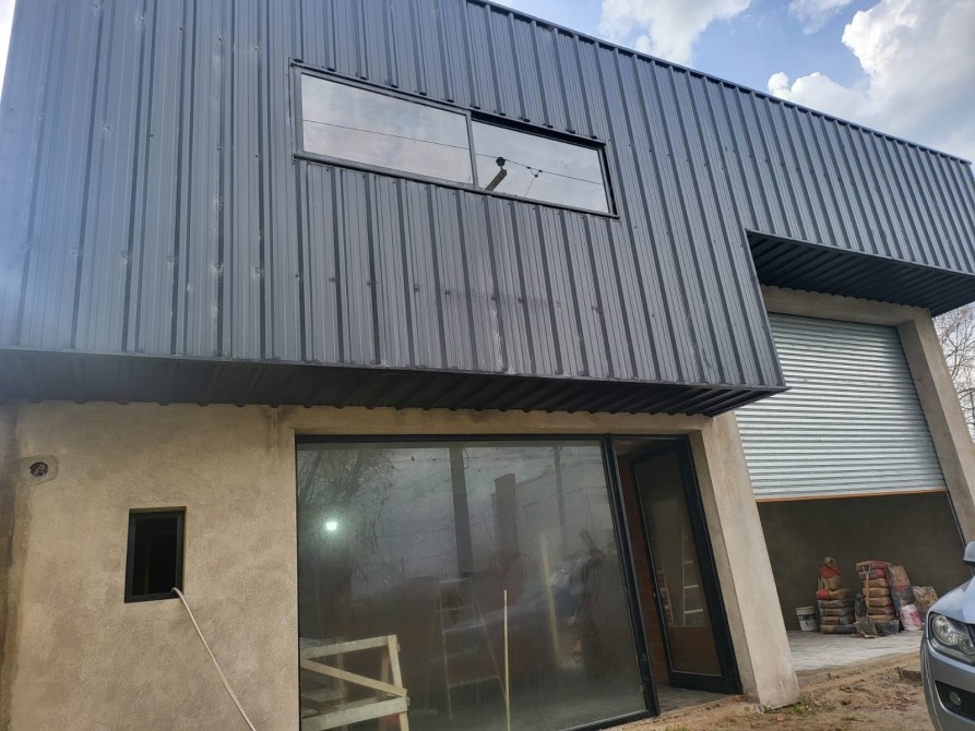 EXCELENTE LOCAL CON DEPOSITO Y OFICINA EN VENTA - A ESTRENAR - MAR DEL TUYU
