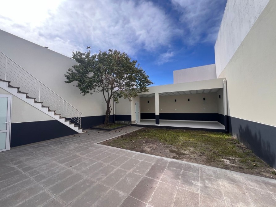 CASA A ESTRENAR | Refaccionada A Nuevo.  Diseño Moderno Y Lista Para Entrar