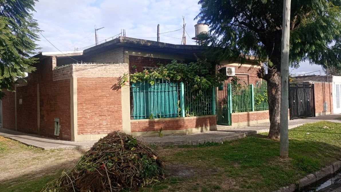 VENTA CASA CON 2 DEPARTAMENTOS