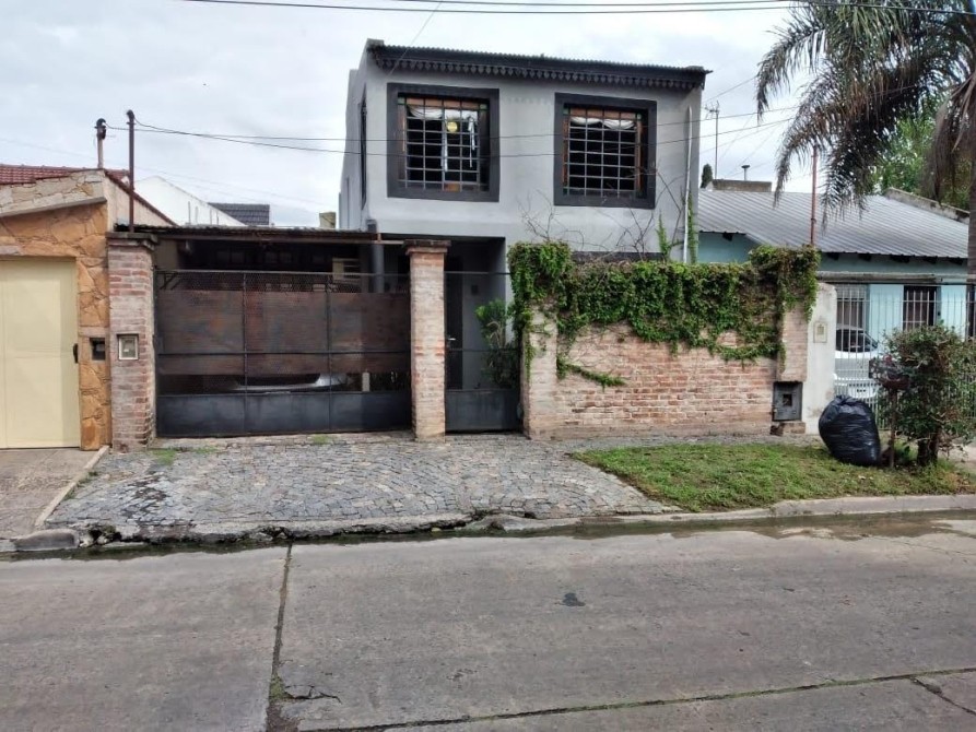 Casa 3 ambientes en Adrogue