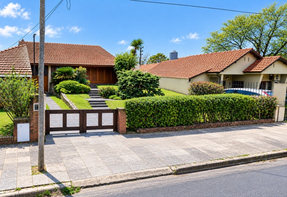 Chalet sobre amplio Lote de 889 m2 en Adrogué